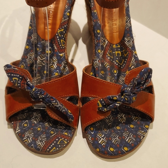 "Eric Michael", 8.5M, leather & Textile Wedge Sandals - Picture 6 of 7